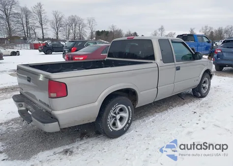 2000 Chevrolet S-10 Ls from USA, damaged, VIN 1GCCS19W3YK215053